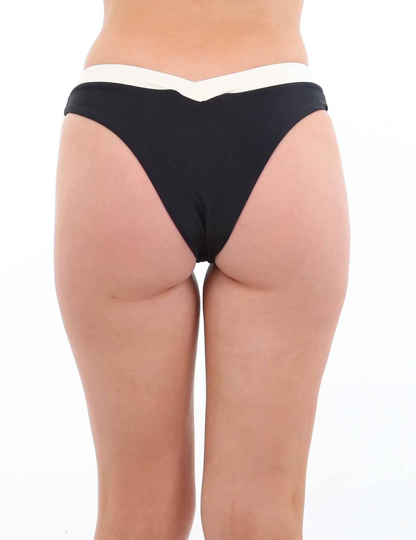 Beige V-shaped thong bikini