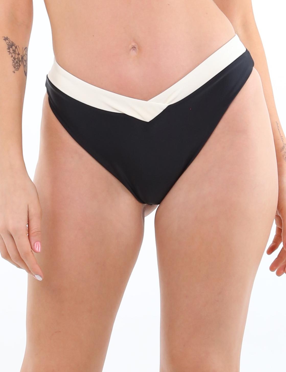 Beige V-shaped thong bikini