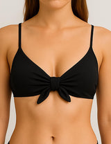 Bikini triángulo con nudo negro