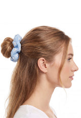 Colet con flores azul