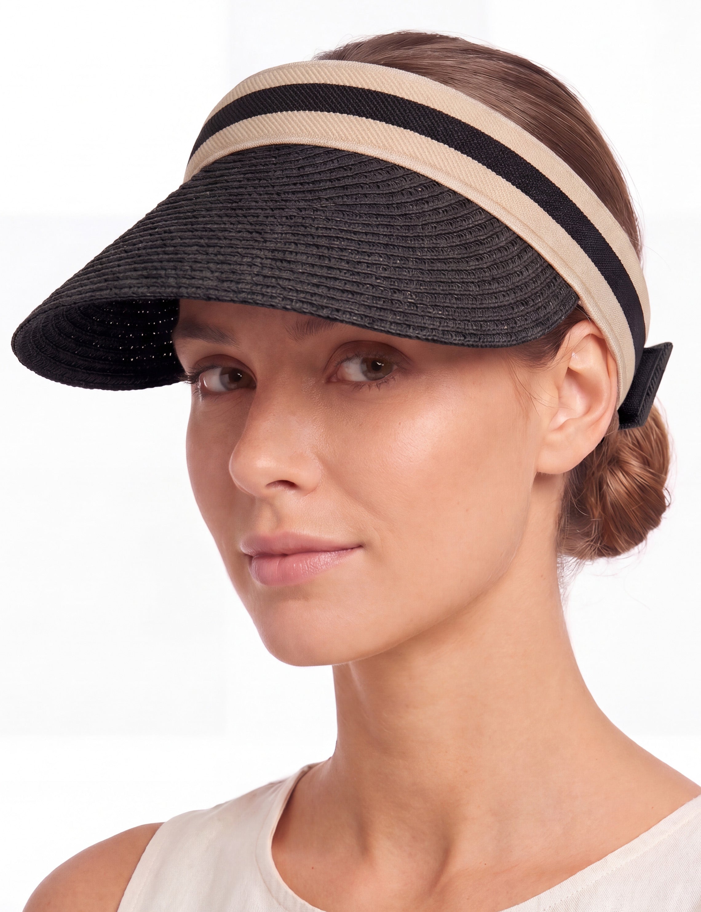 Visera de paja negra