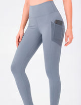 Calza con bolsillo de malla gris claro