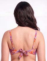 Bikini Copa C Arruchado con Amarra Trasera estampado naranjo