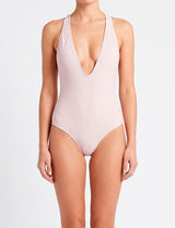 Traje de baño escotado rosado