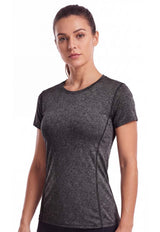 Polera deportiva básica ajustada negra