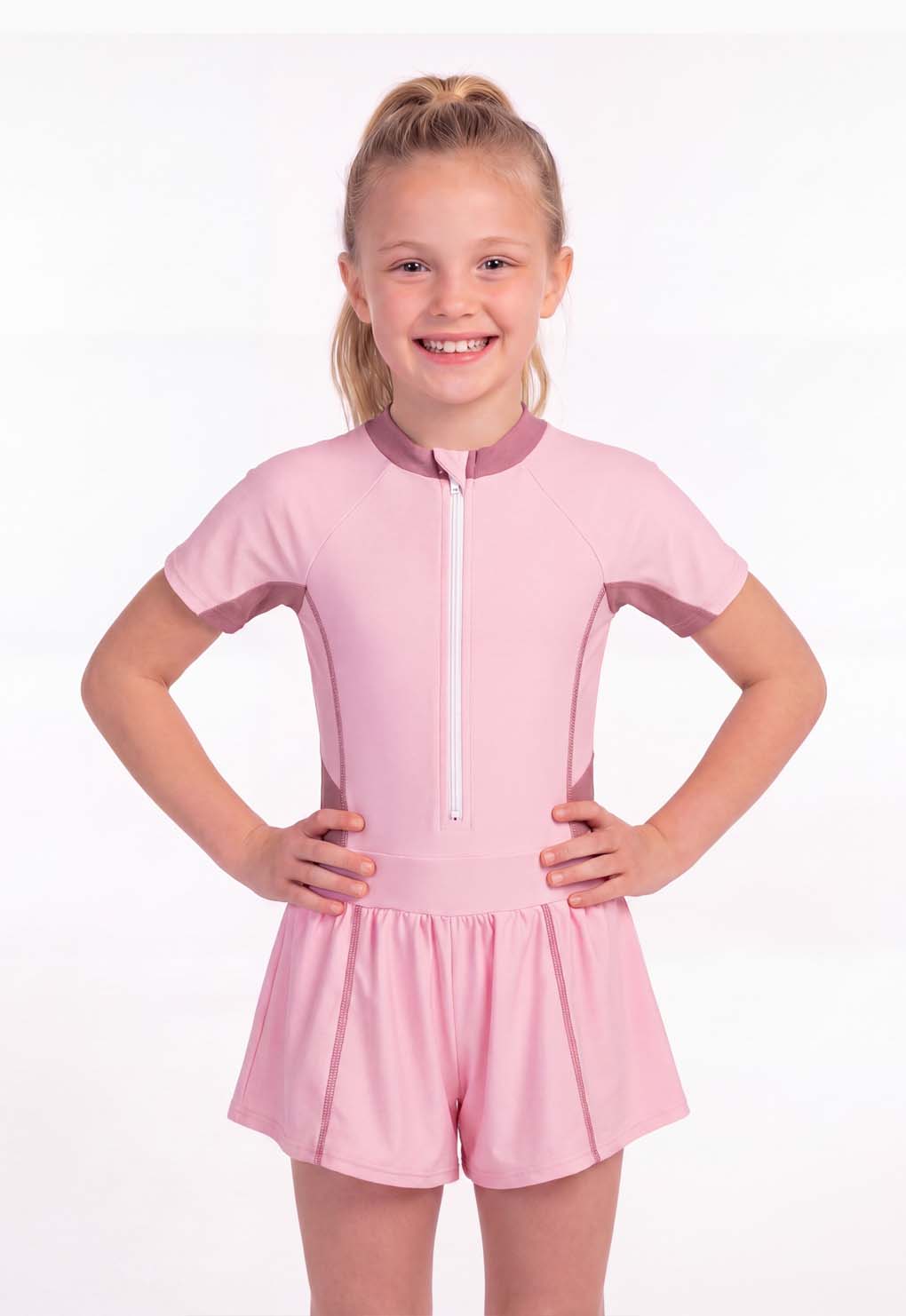 Traje de baño niña con falda protección UV rosado