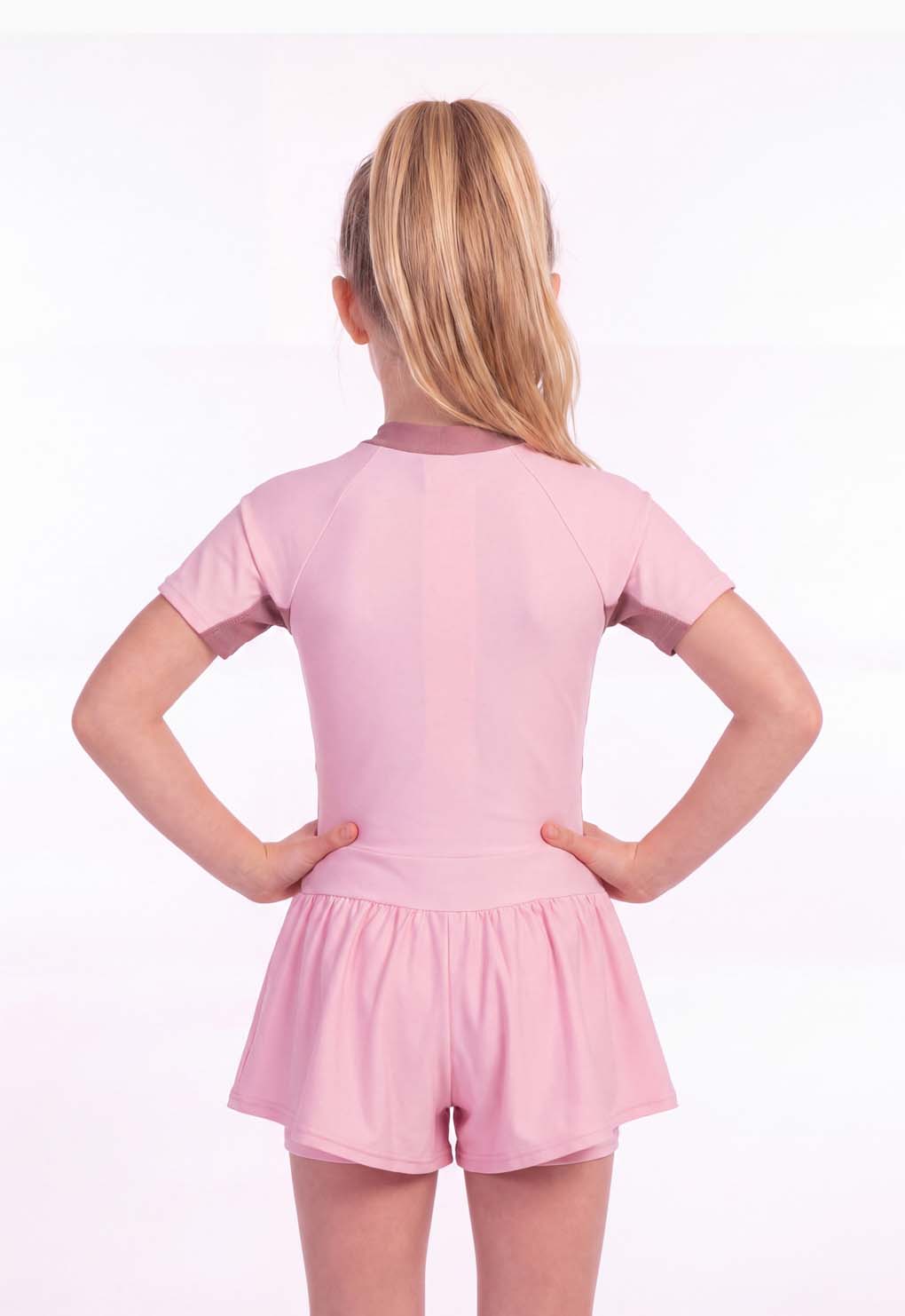 Traje de baño niña con falda protección UV rosado
