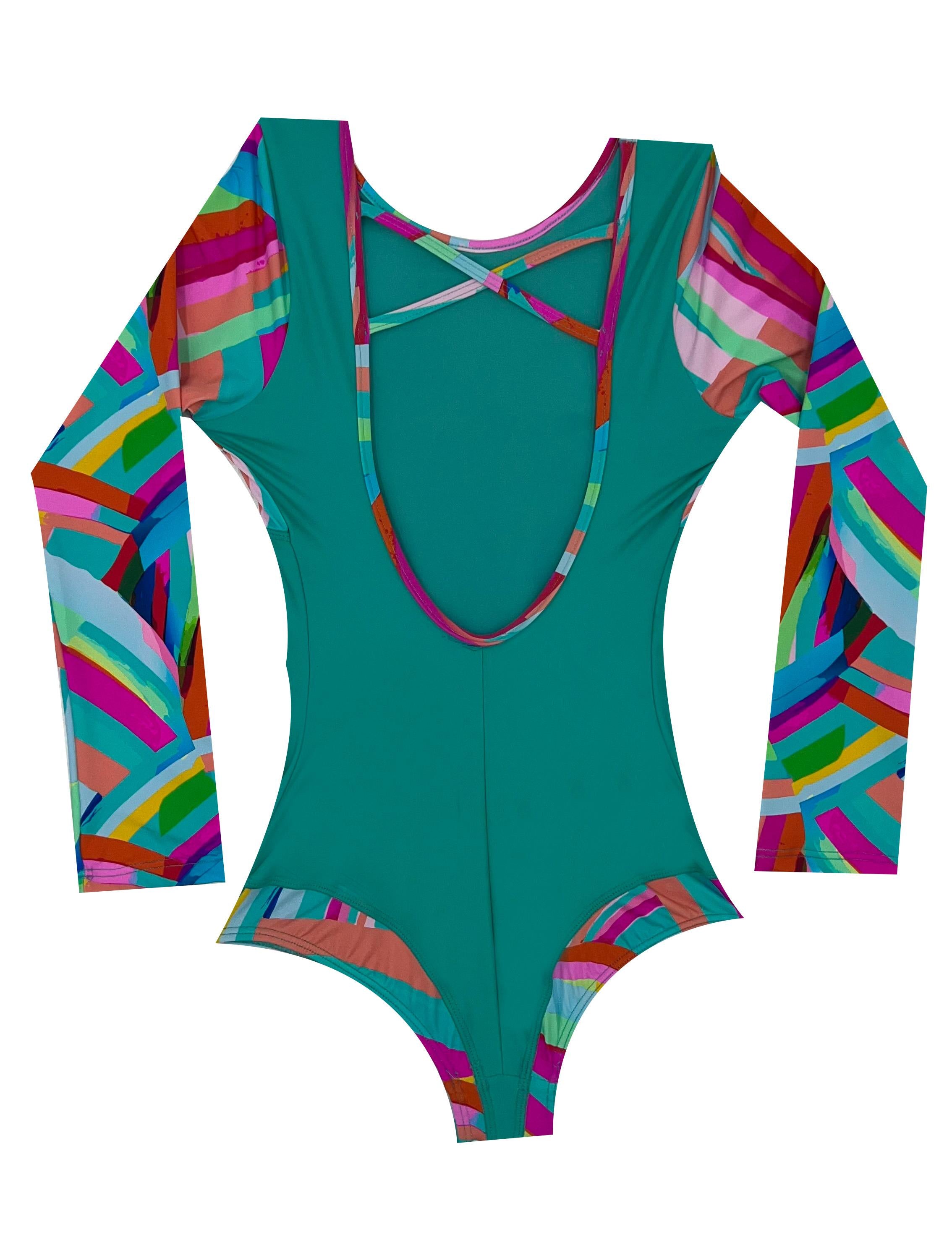 Green long-sleeved girl's swimsuit 