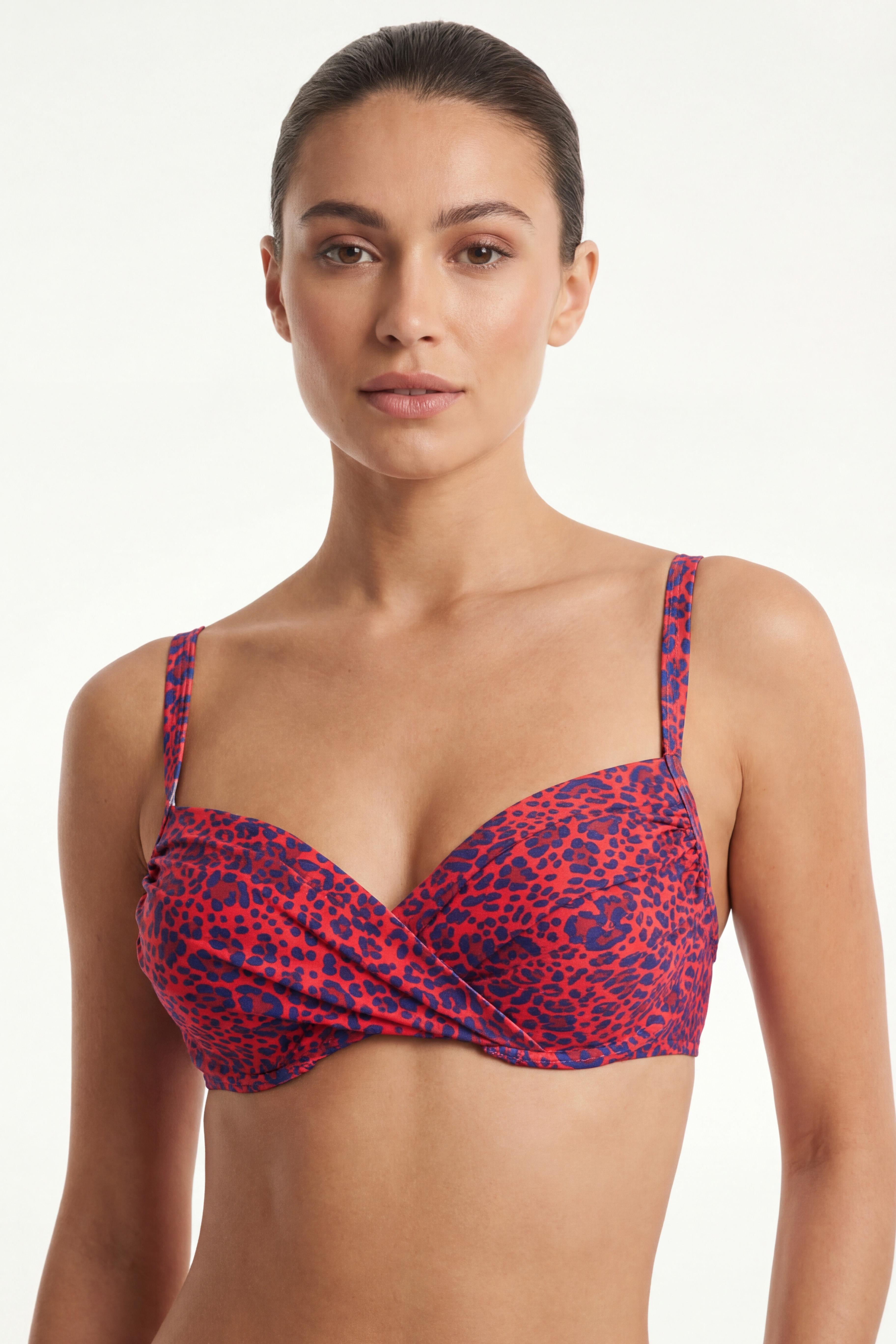 Bikini estilo sostén torcido copa c animal print brillante